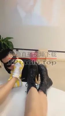 【文文文】2S素人狠踩很踹强制闻原味【三视角专场】 G-210609-9